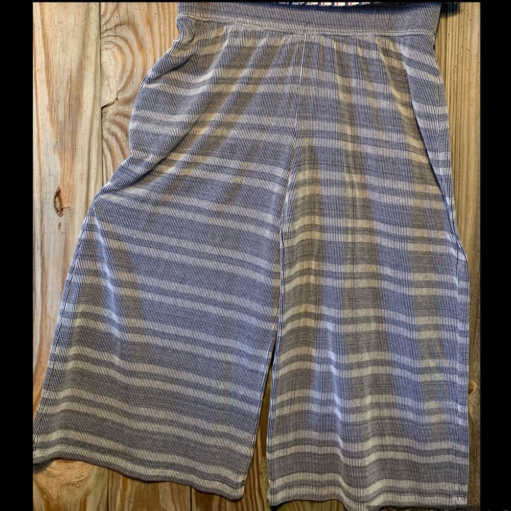 Adorable and comfortable Gap wide leg crop pant